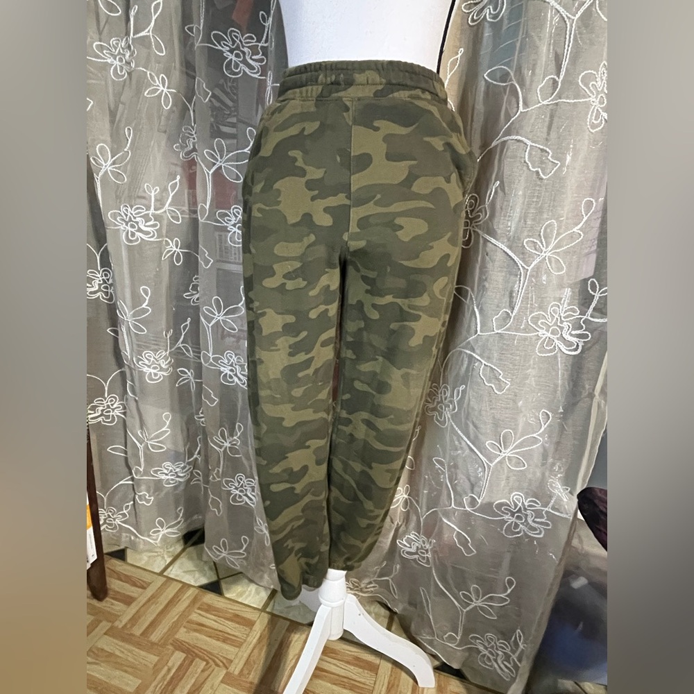 Kids Old Navy Green Camo Joggers